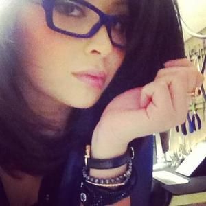 Meet your Posher, Aziza